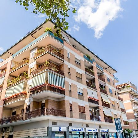 Bbhome Penthouse Bright And Elegant Metro Conca D'Oro Рим Екстер'єр фото